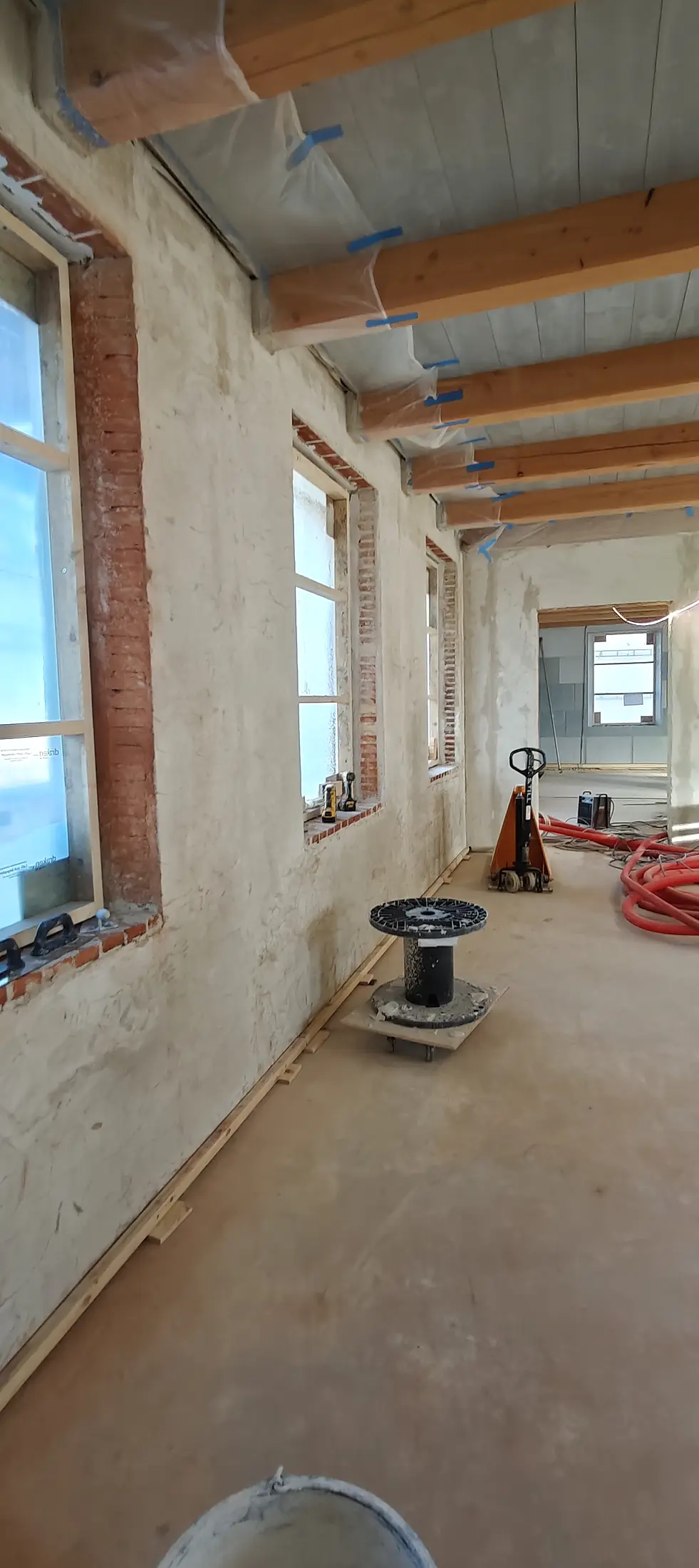 Indvendig renovering af murværk omkring vinduer